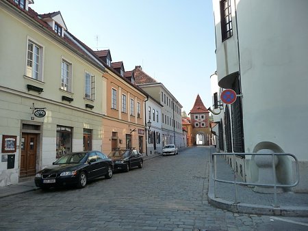 Kattints a k�pre a nagy�t�shoz

C�m:  Cesky Krumlov 1.JPG
Megn�zt�k: 703
M�ret:  168,2 KB
Azonos�t�:  870