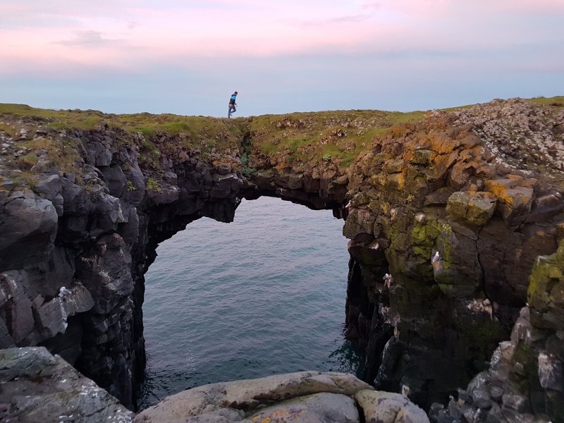 Arnarstapi. Nagy kedvencem, fantasztikus a tengerpart, k�l�n�sen naplemente idej�n