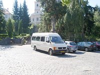 Minibusz a Székelyudvarhelyi patkó parkolóban