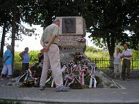Petőfi emlékmű Segesvár előtt